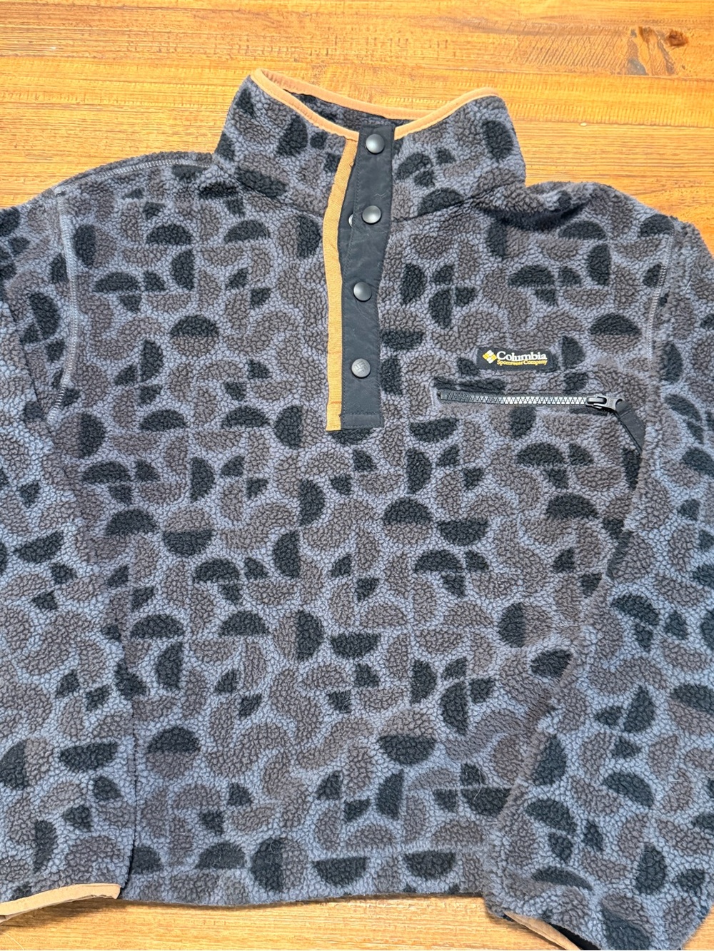 Columbia Black & Gray Patterned Sherpa Pullover with Tan Trim